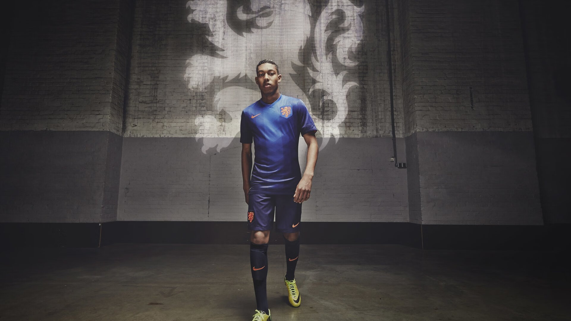 “自由搏击英雄集结，四川省体育馆上演极限对决”