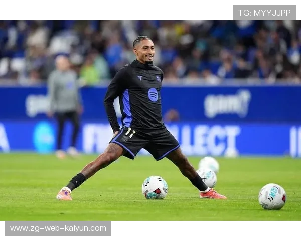 巴萨反击速度全开，拉菲尼亚接长传单刀推射入网